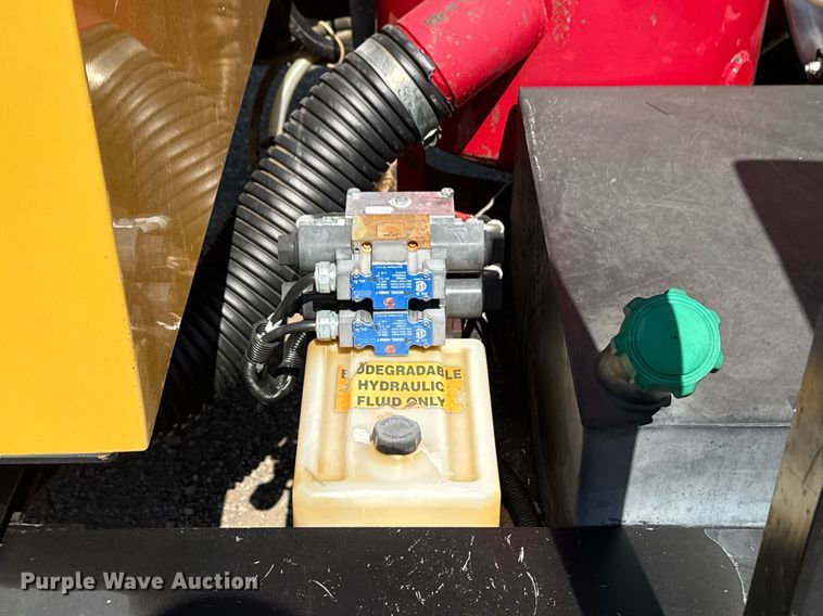 image for item EG2641 2010 Vermeer LP555DT vacuum excavator