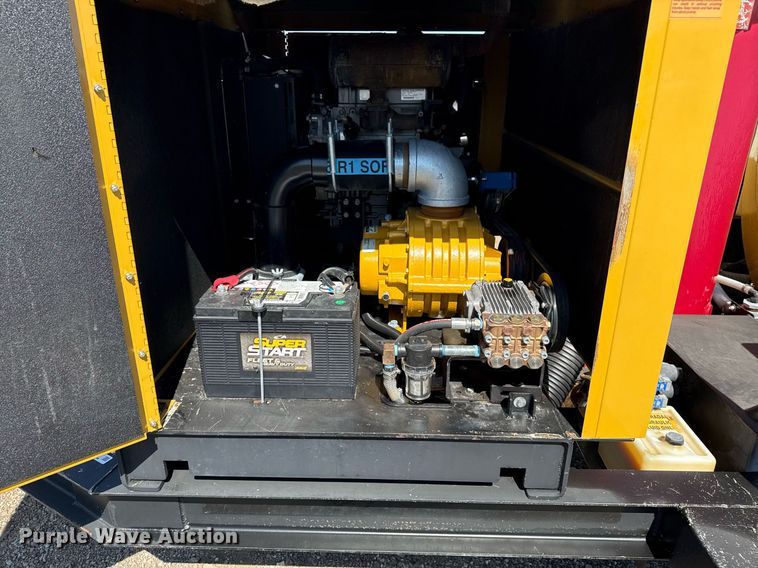 image for item EG2641 2010 Vermeer LP555DT vacuum excavator