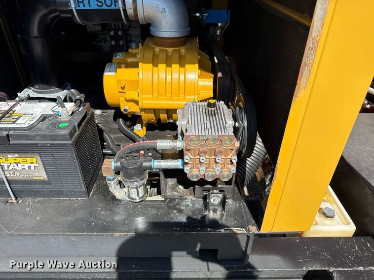 image for item EG2641 2010 Vermeer LP555DT vacuum excavator