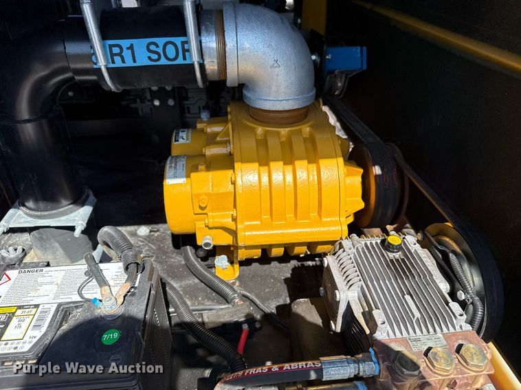 image for item EG2641 2010 Vermeer LP555DT vacuum excavator