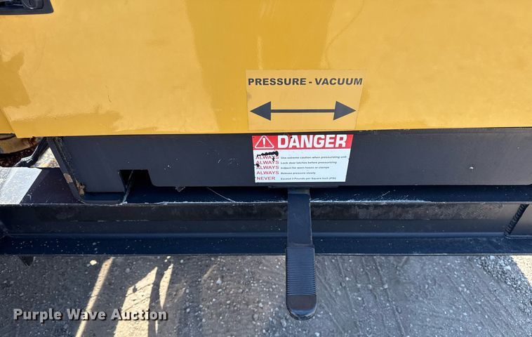 image for item EG2641 2010 Vermeer LP555DT vacuum excavator