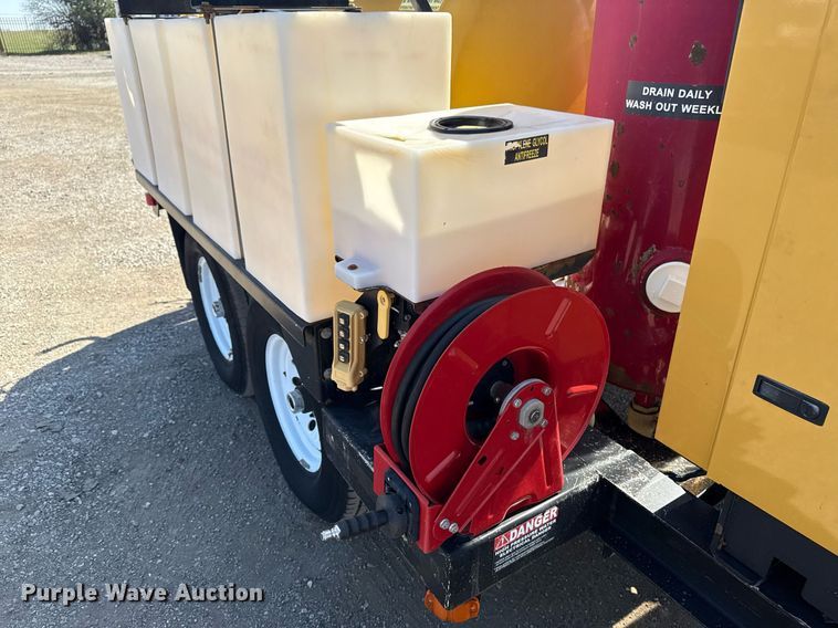 image for item EG2641 2010 Vermeer LP555DT vacuum excavator