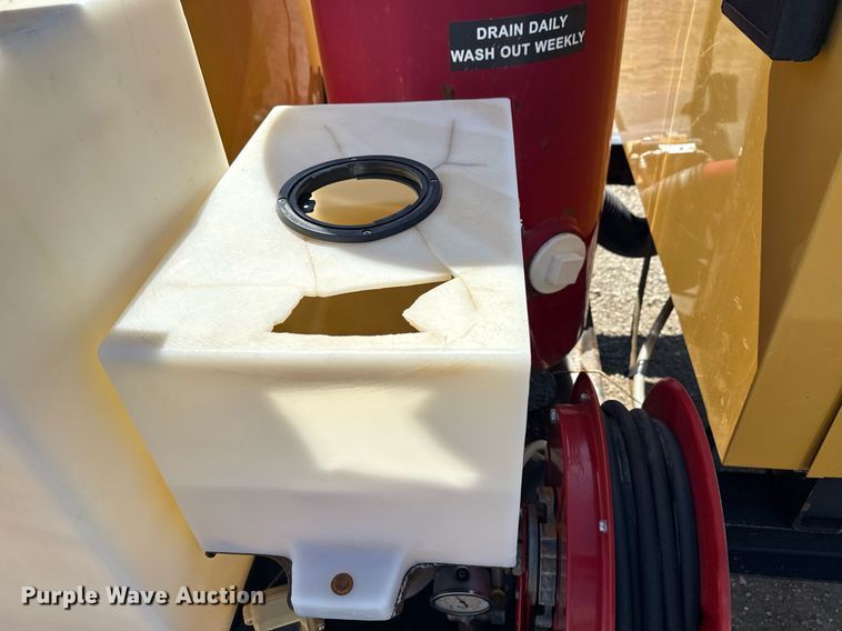 image for item EG2641 2010 Vermeer LP555DT vacuum excavator