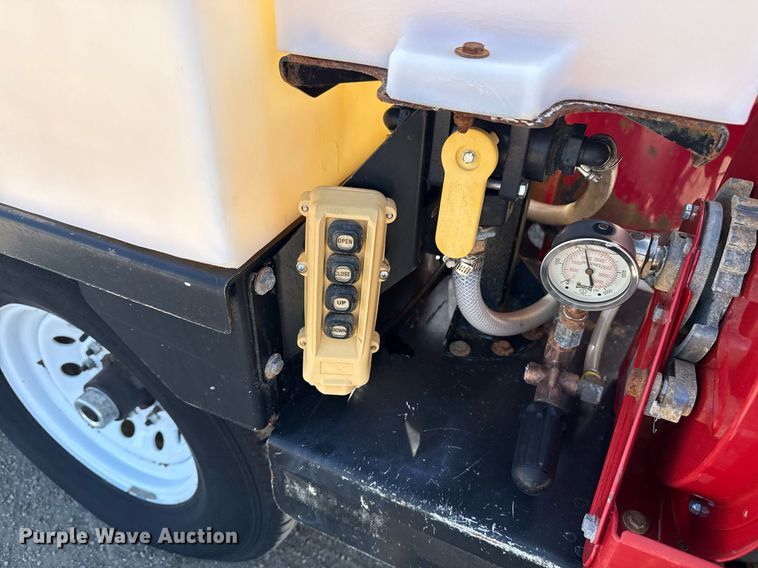 image for item EG2641 2010 Vermeer LP555DT vacuum excavator