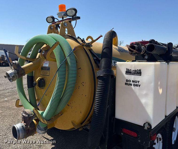 image for item EG2641 2010 Vermeer LP555DT vacuum excavator