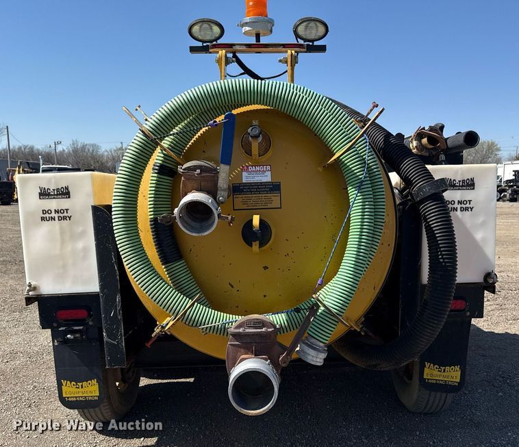 image for item EG2641 2010 Vermeer LP555DT vacuum excavator