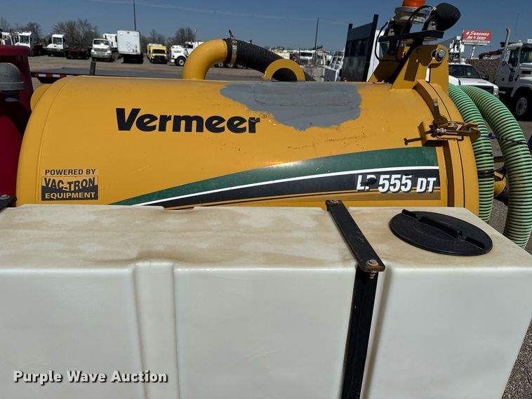 image for item EG2641 2010 Vermeer LP555DT vacuum excavator