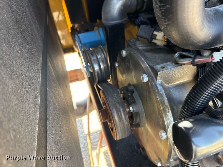 image for item EG2641 2010 Vermeer LP555DT vacuum excavator