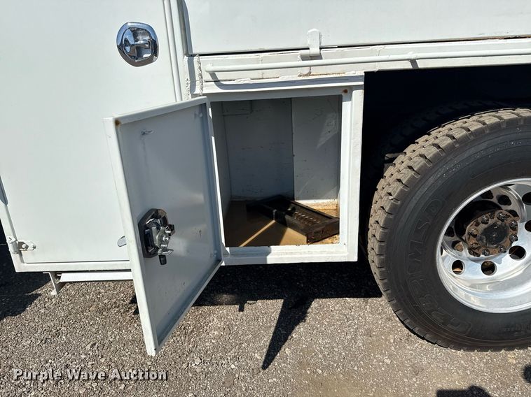 image for item EG2644 2009 International 7500 Crew Cab crane truck