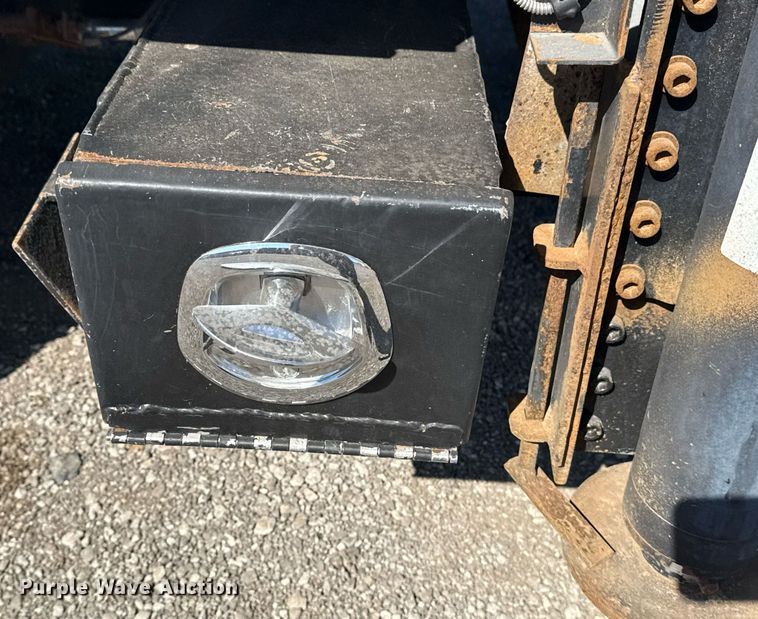 image for item EG2644 2009 International 7500 Crew Cab crane truck