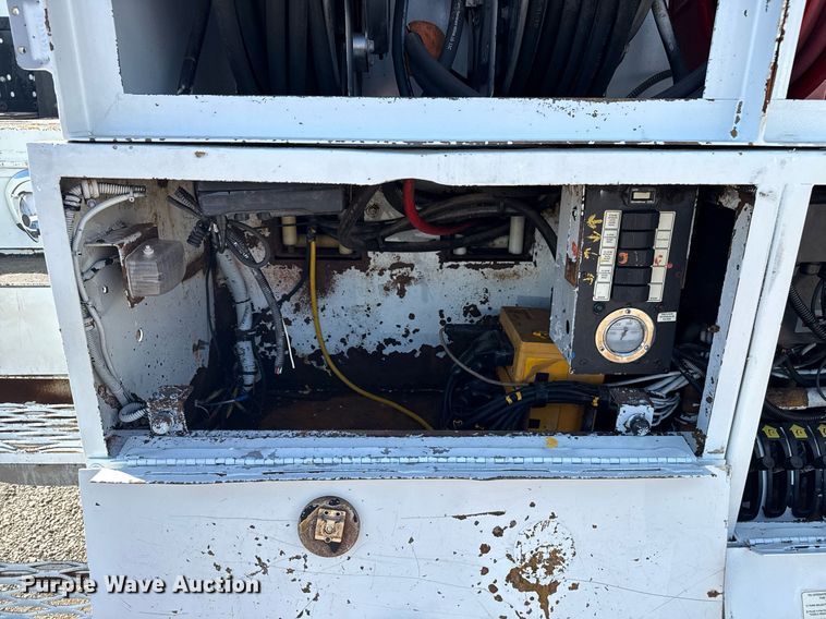 image for item EG2644 2009 International 7500 Crew Cab crane truck