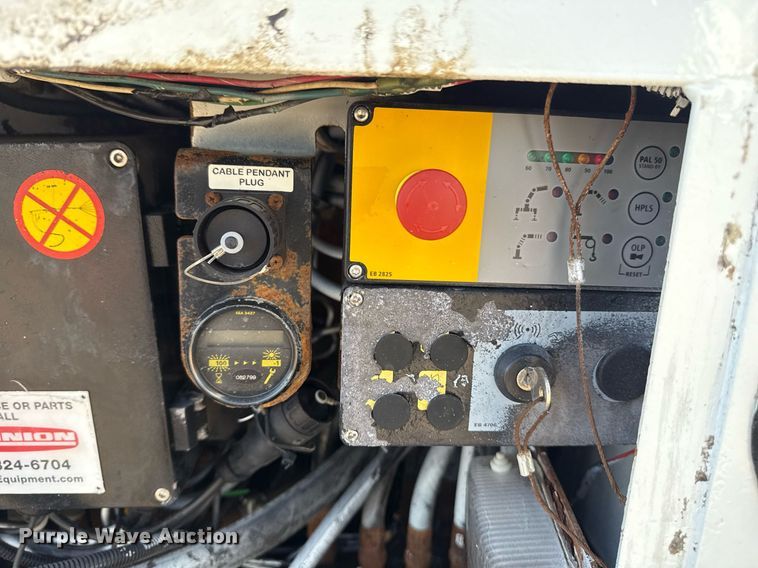 image for item EG2644 2009 International 7500 Crew Cab crane truck