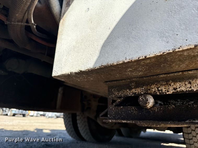 image for item EG2644 2009 International 7500 Crew Cab crane truck