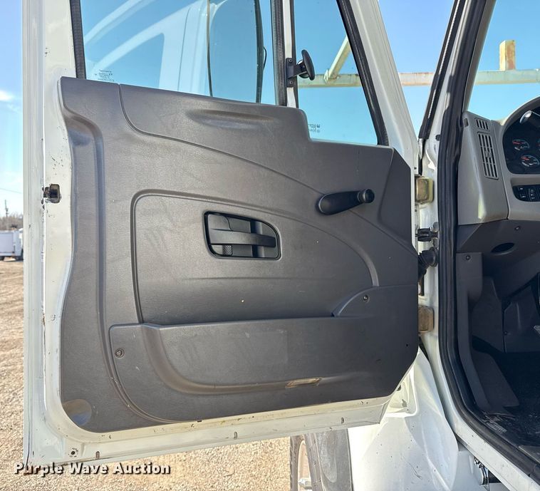 image for item EG2644 2009 International 7500 Crew Cab crane truck