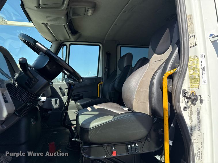 image for item EG2644 2009 International 7500 Crew Cab crane truck