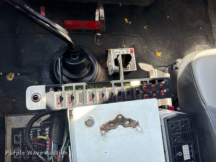 image for item EG2644 2009 International 7500 Crew Cab crane truck