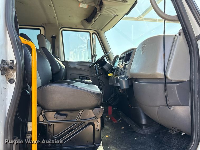 image for item EG2644 2009 International 7500 Crew Cab crane truck