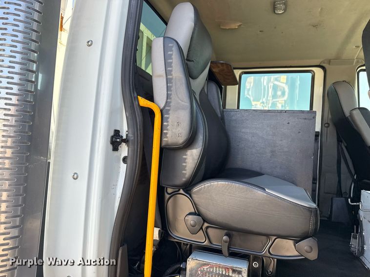 image for item EG2644 2009 International 7500 Crew Cab crane truck