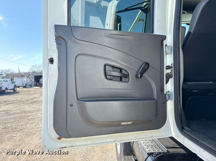 image for item EG2644 2009 International 7500 Crew Cab crane truck