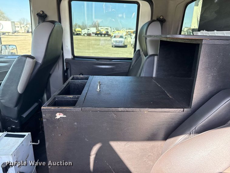 image for item EG2644 2009 International 7500 Crew Cab crane truck