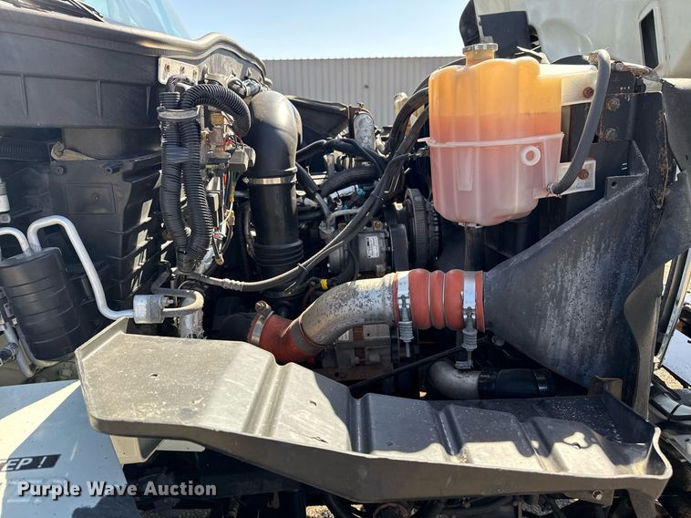 image for item EG2644 2009 International 7500 Crew Cab crane truck