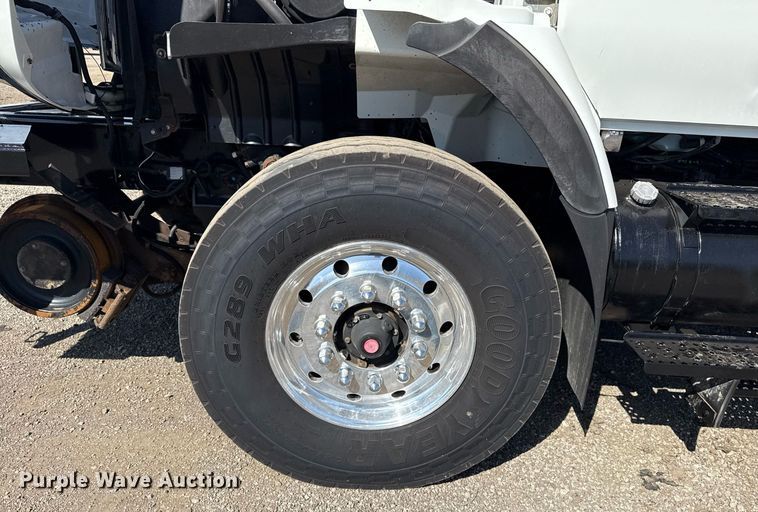 image for item EG2644 2009 International 7500 Crew Cab crane truck