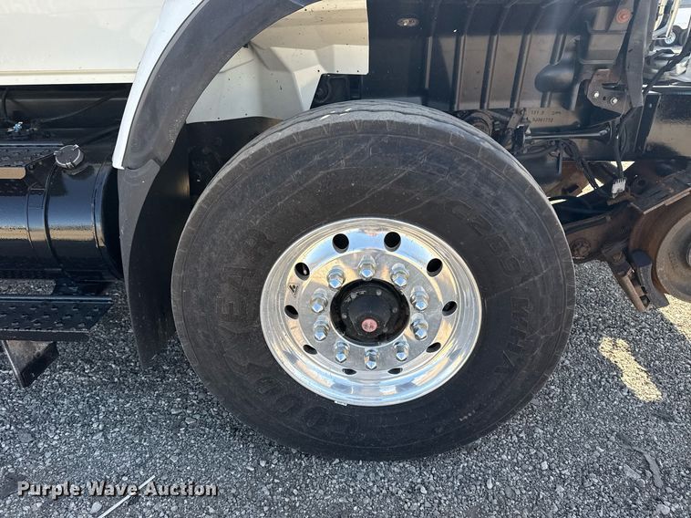 image for item EG2644 2009 International 7500 Crew Cab crane truck