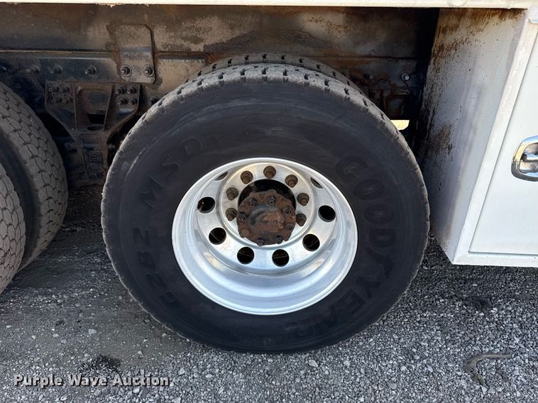 image for item EG2644 2009 International 7500 Crew Cab crane truck