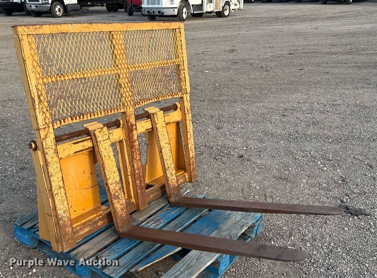 image for item EG2646 Skid steer forks