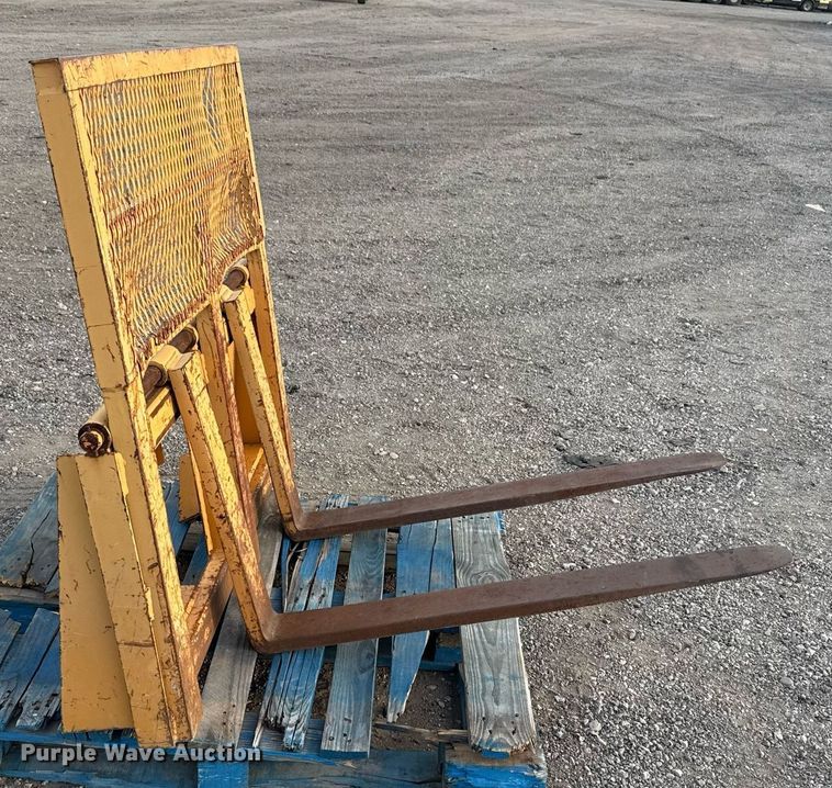 image for item EG2646 Skid steer forks
