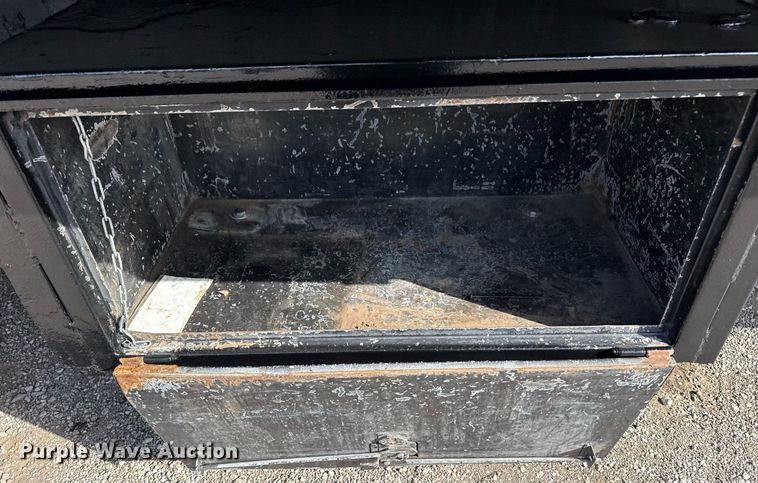 image for item EG2653 2000 Chevrolet C6500 dump truck