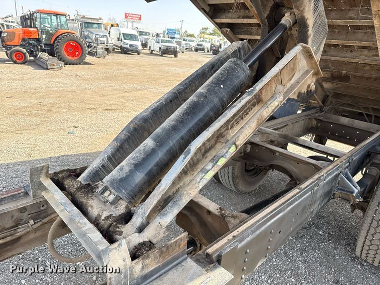 image for item EG2653 2000 Chevrolet C6500 dump truck