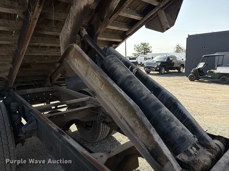 image for item EG2653 2000 Chevrolet C6500 dump truck