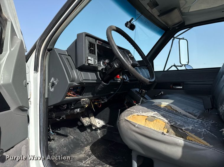 image for item EG2653 2000 Chevrolet C6500 dump truck