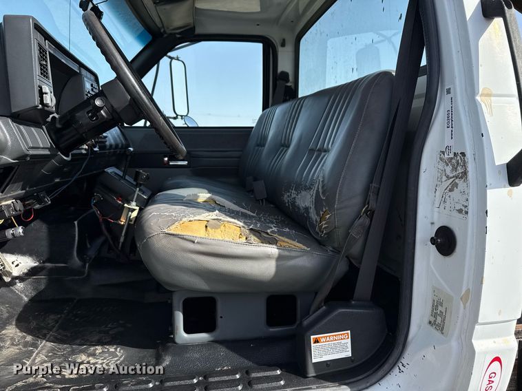 image for item EG2653 2000 Chevrolet C6500 dump truck