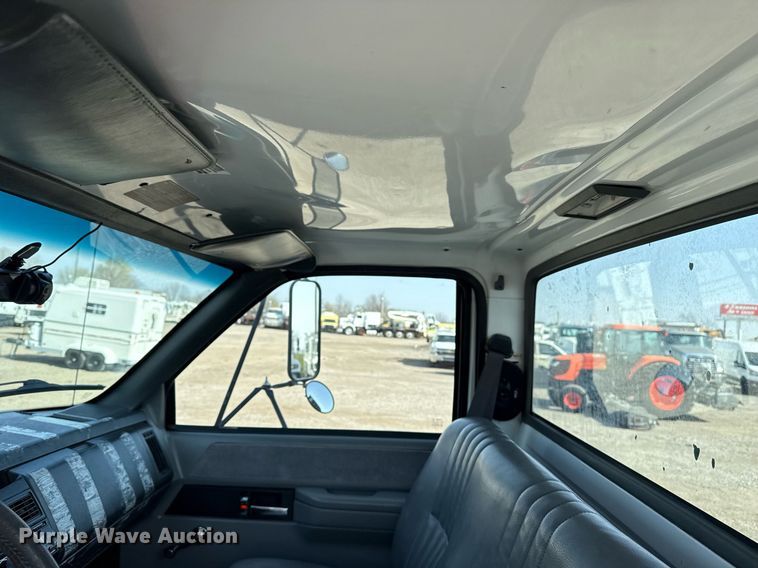 image for item EG2653 2000 Chevrolet C6500 dump truck