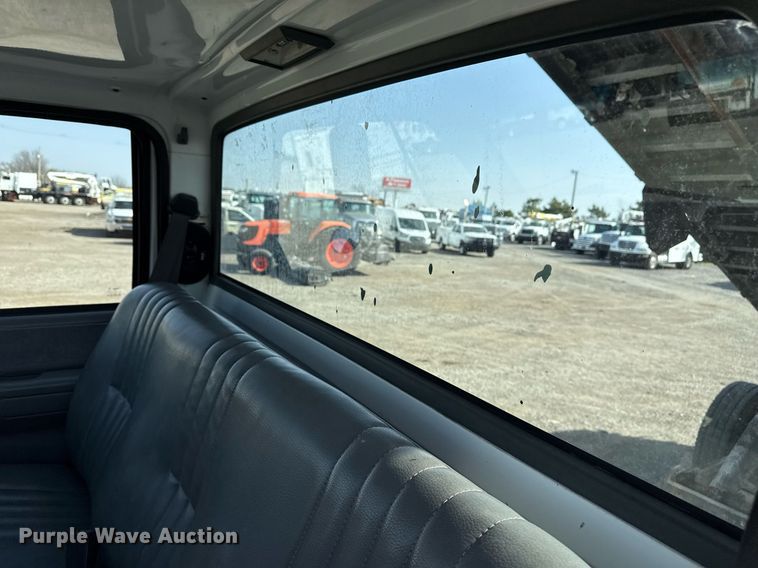 image for item EG2653 2000 Chevrolet C6500 dump truck