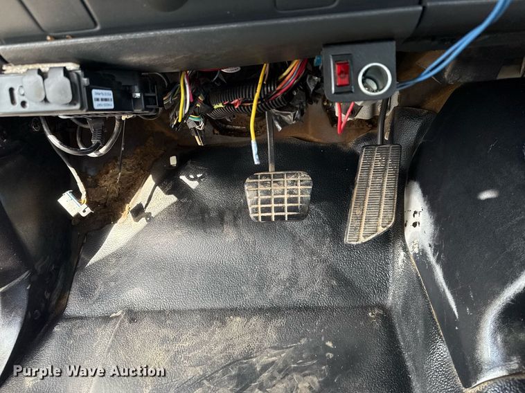 image for item EG2653 2000 Chevrolet C6500 dump truck