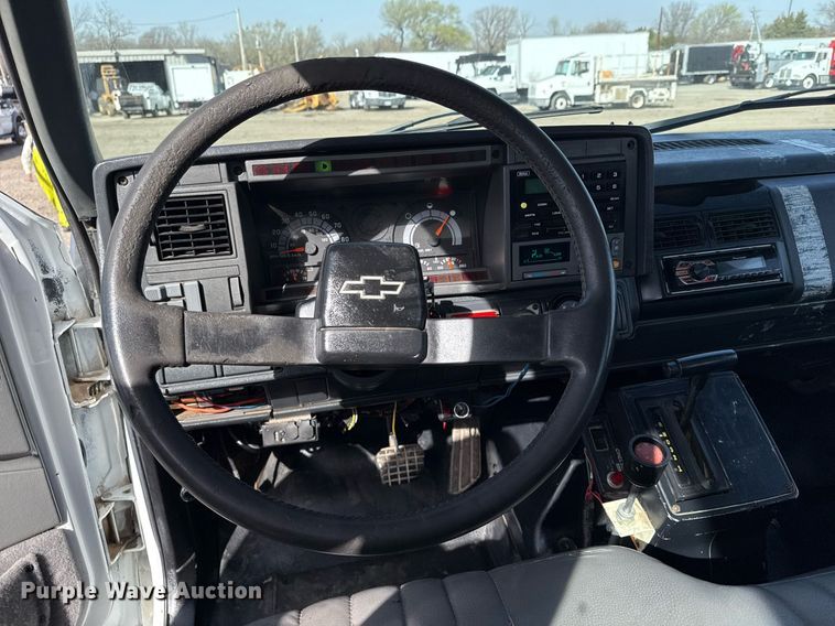 image for item EG2653 2000 Chevrolet C6500 dump truck