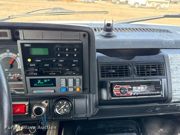 image for item EG2653 2000 Chevrolet C6500 dump truck