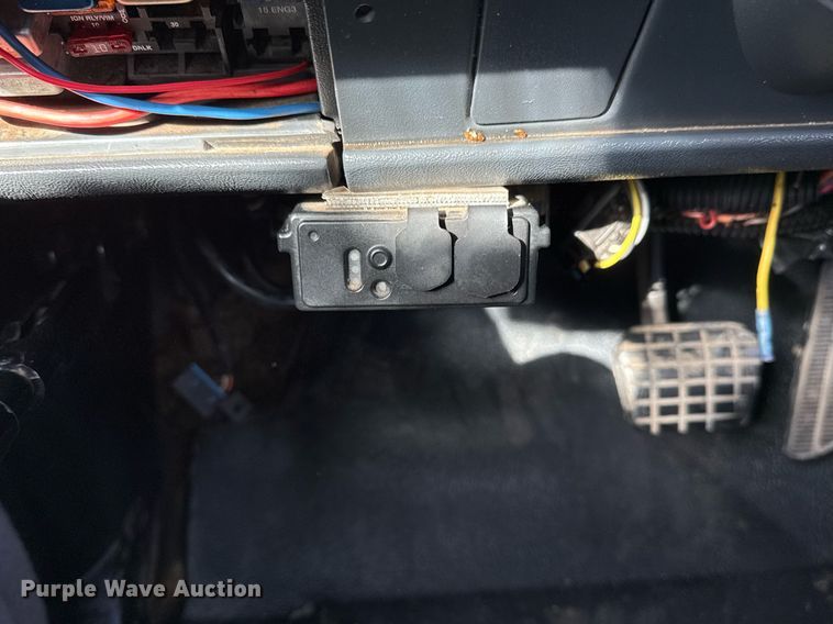 image for item EG2653 2000 Chevrolet C6500 dump truck