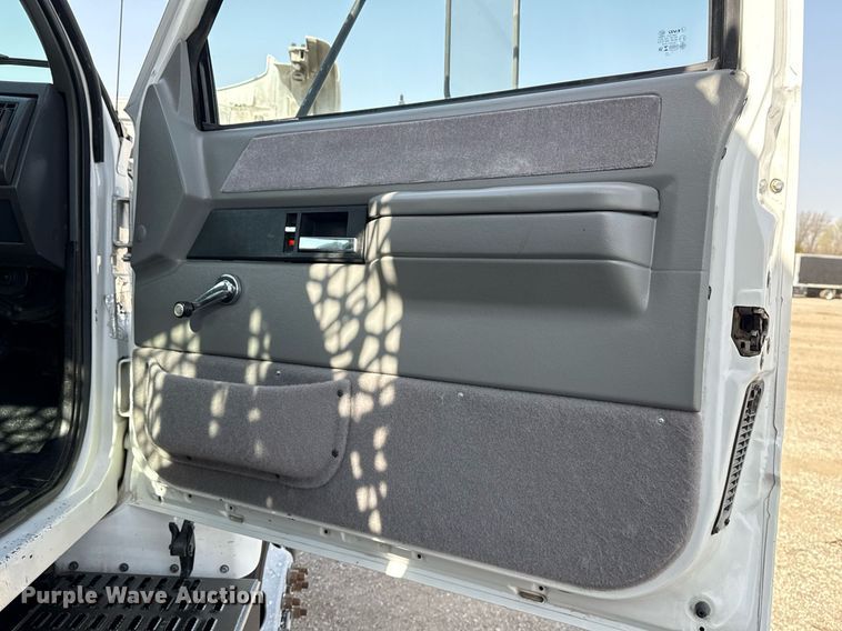 image for item EG2653 2000 Chevrolet C6500 dump truck