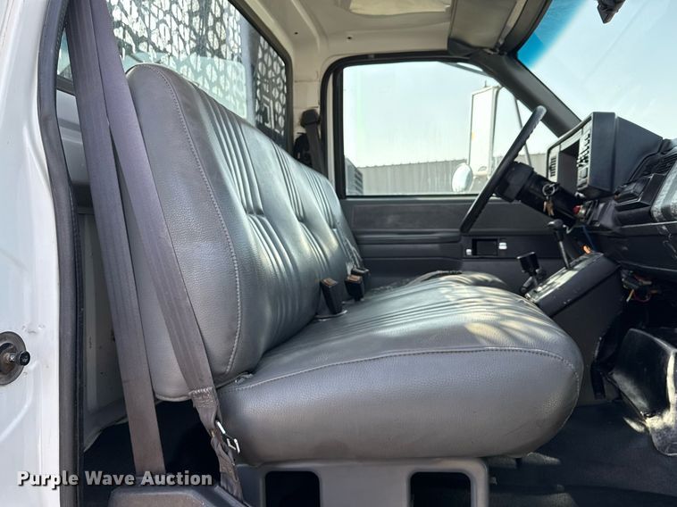 image for item EG2653 2000 Chevrolet C6500 dump truck