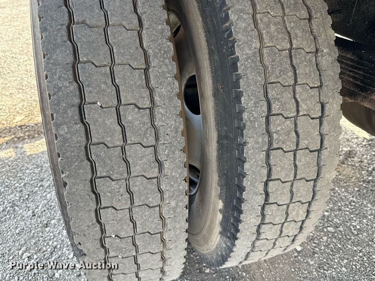 image for item EG2653 2000 Chevrolet C6500 dump truck