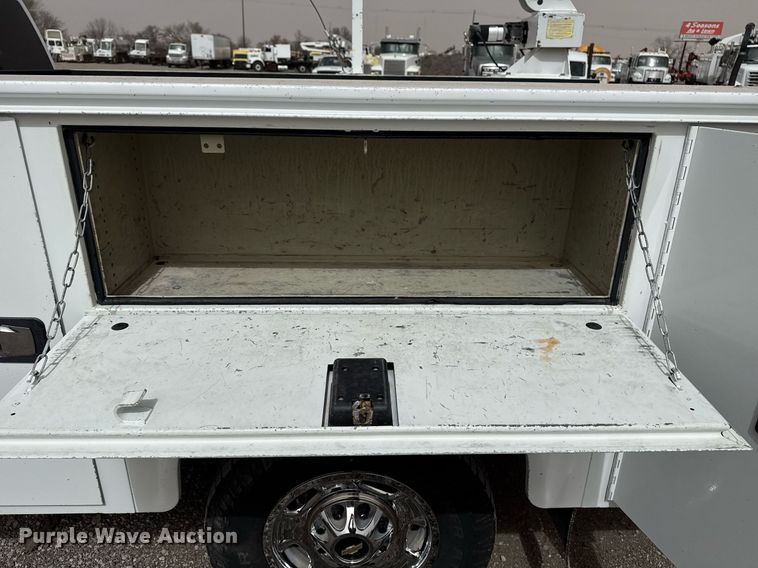 image for item EG2657 2016 Chevrolet Silverado 2500HD Double Cab utility bed pickup truck