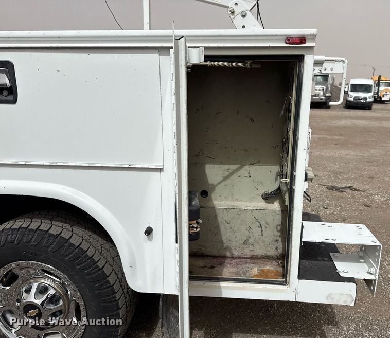 image for item EG2657 2016 Chevrolet Silverado 2500HD Double Cab utility bed pickup truck