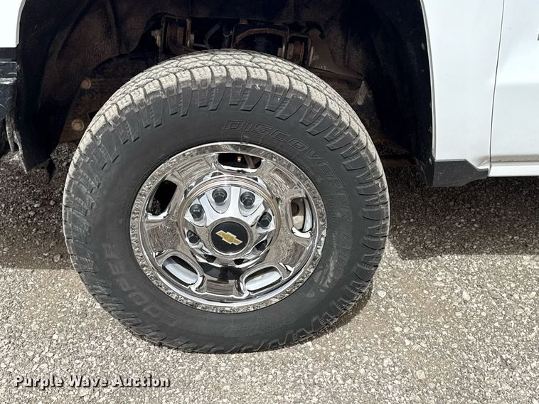 image for item EG2657 2016 Chevrolet Silverado 2500HD Double Cab utility bed pickup truck