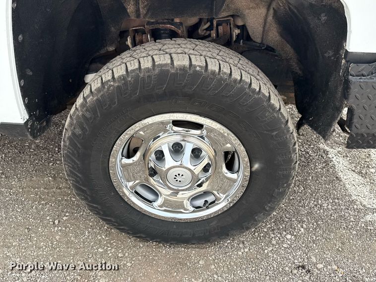 image for item EG2657 2016 Chevrolet Silverado 2500HD Double Cab utility bed pickup truck