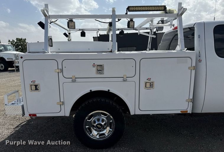 image for item EG2660 2012 Chevrolet Silverado 2500HD Ext. Cab utility bed pickup truck