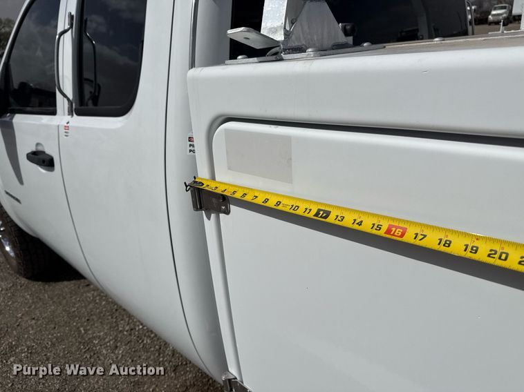 image for item EG2660 2012 Chevrolet Silverado 2500HD Ext. Cab utility bed pickup truck